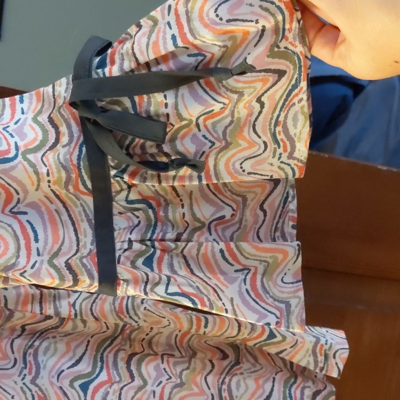 NWT boutique blouse in colorful pattern, L - Picture 8 of 8